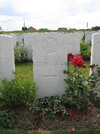 Dochy Farm New British Cemetery - McMillan, Clifford James